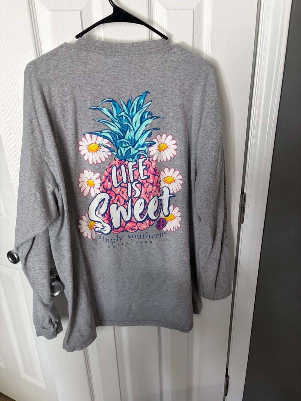 Simply Southern 'Life Is Sweet' Pineapple Daisy Gray Long Sleeve T-Shirt